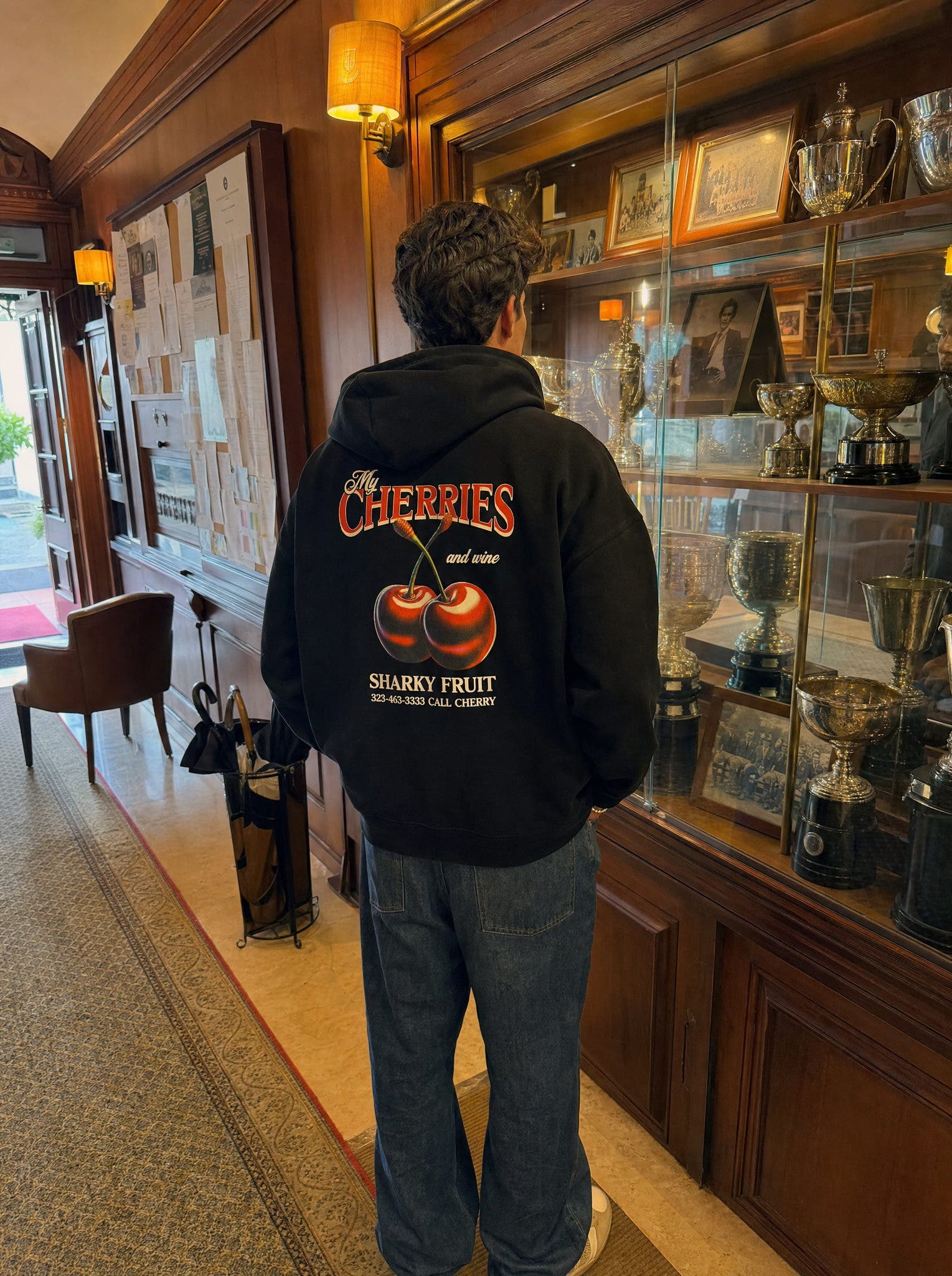 hoodie cherrie negro